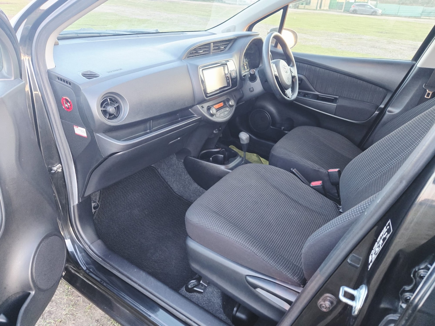 Used Toyota Yaris 2017 for sale - 77107240: Photo 8