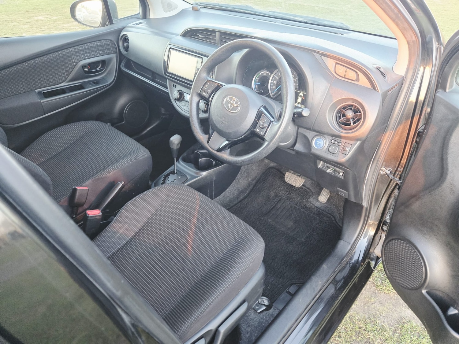 Used Toyota Yaris 2017 for sale - 77107240: Photo 9