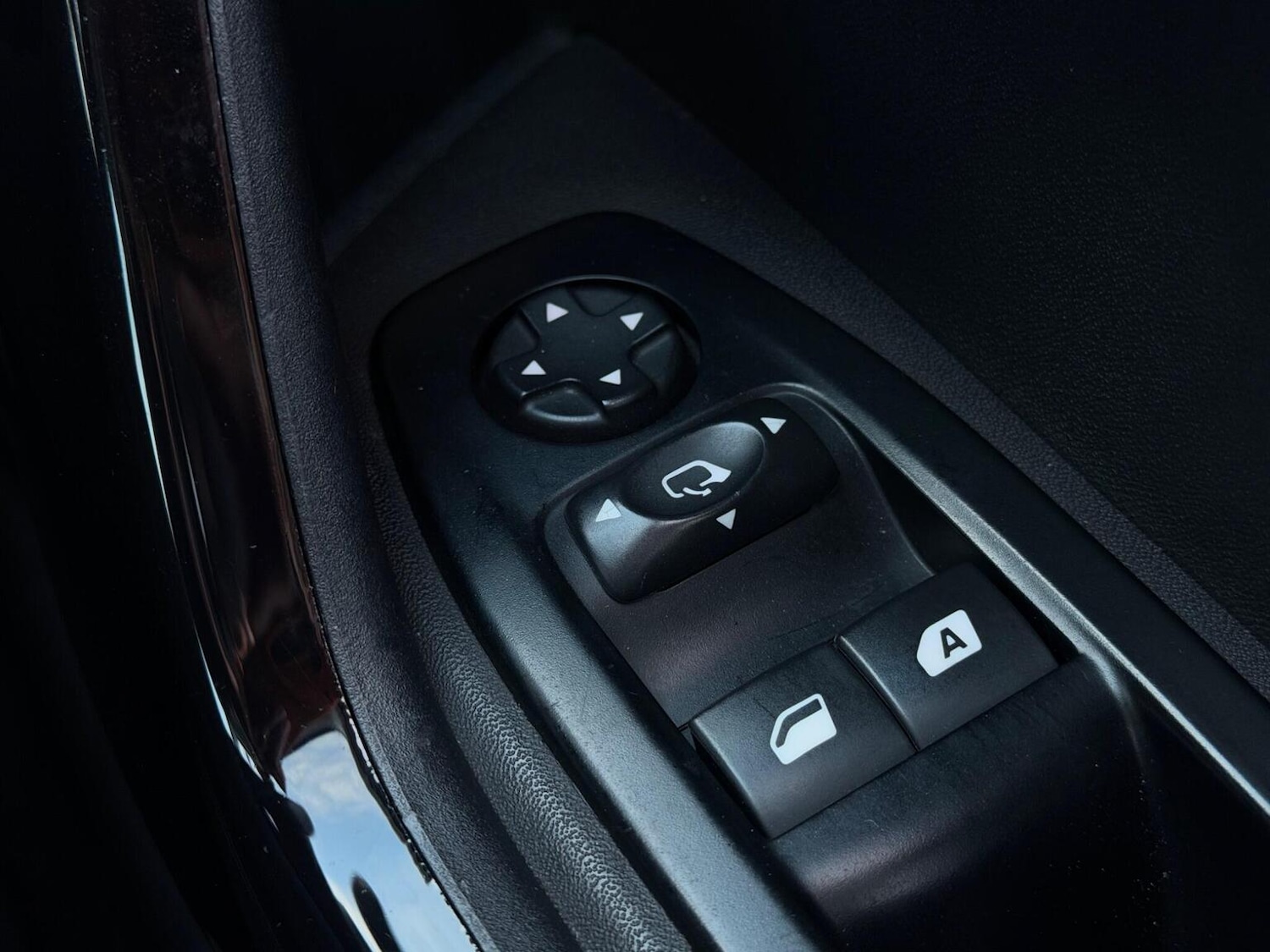 Used Peugeot 208 2015 for sale - 78084378: Photo 28