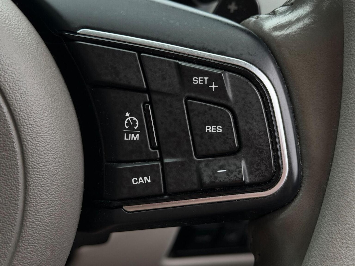 Used Jaguar XE 2015 for sale - 77807132: Photo 22