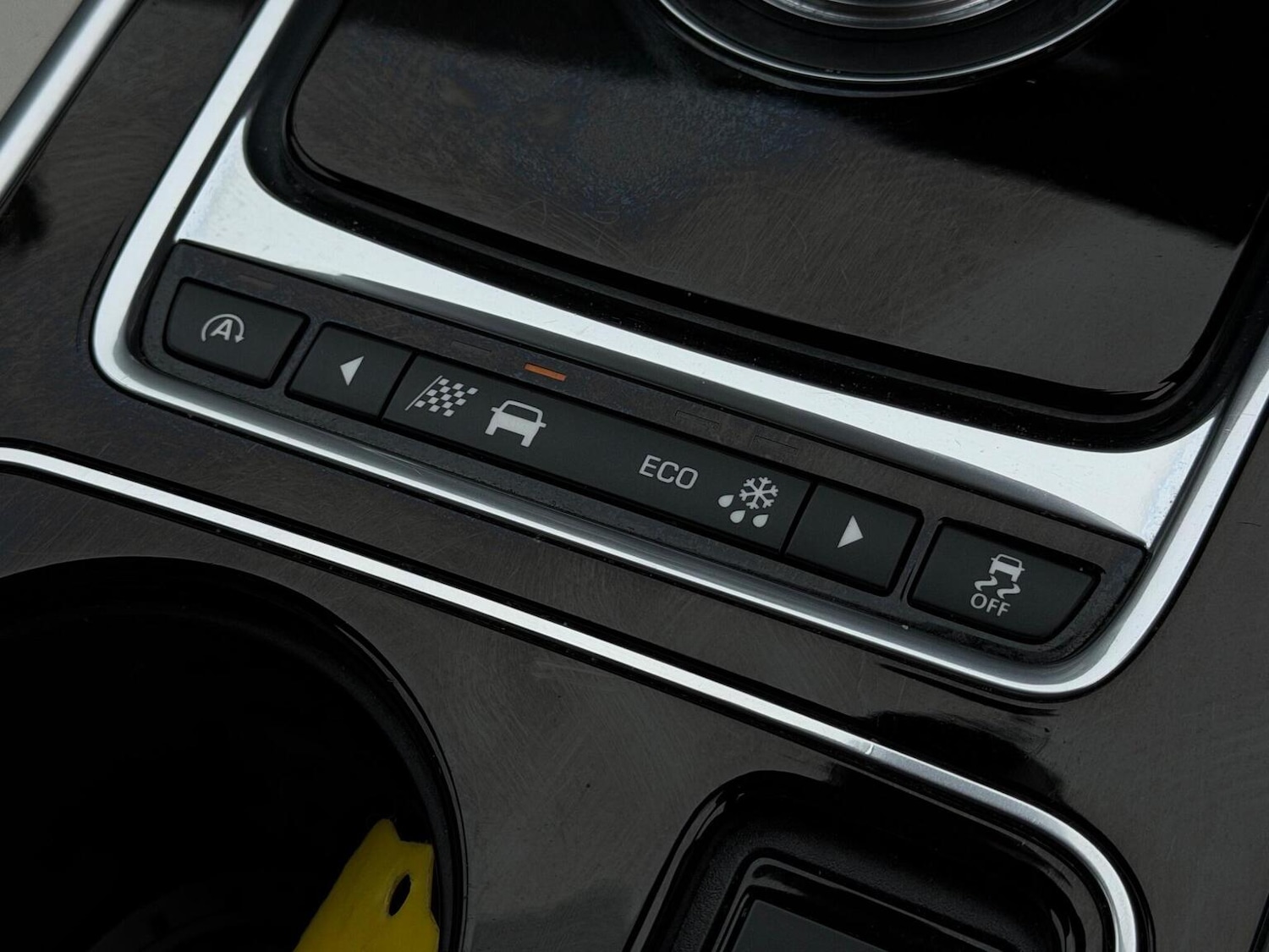 Used Jaguar XE 2015 for sale - 77807132: Photo 24