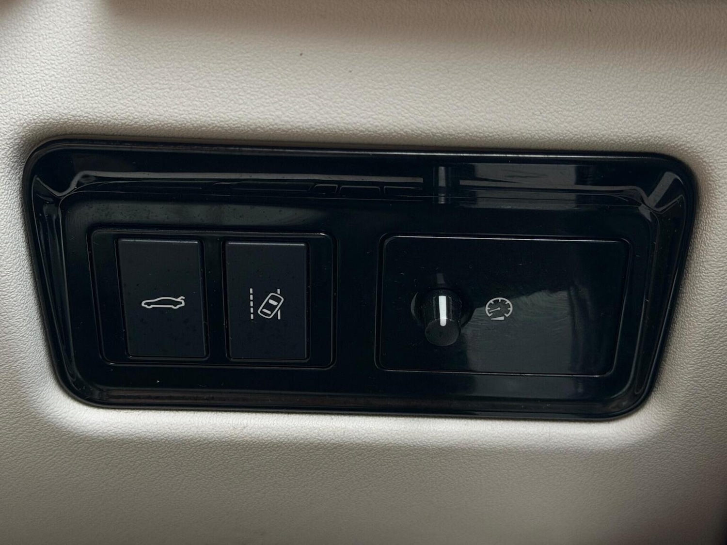 Used Jaguar XE 2015 for sale - 77807132: Photo 26