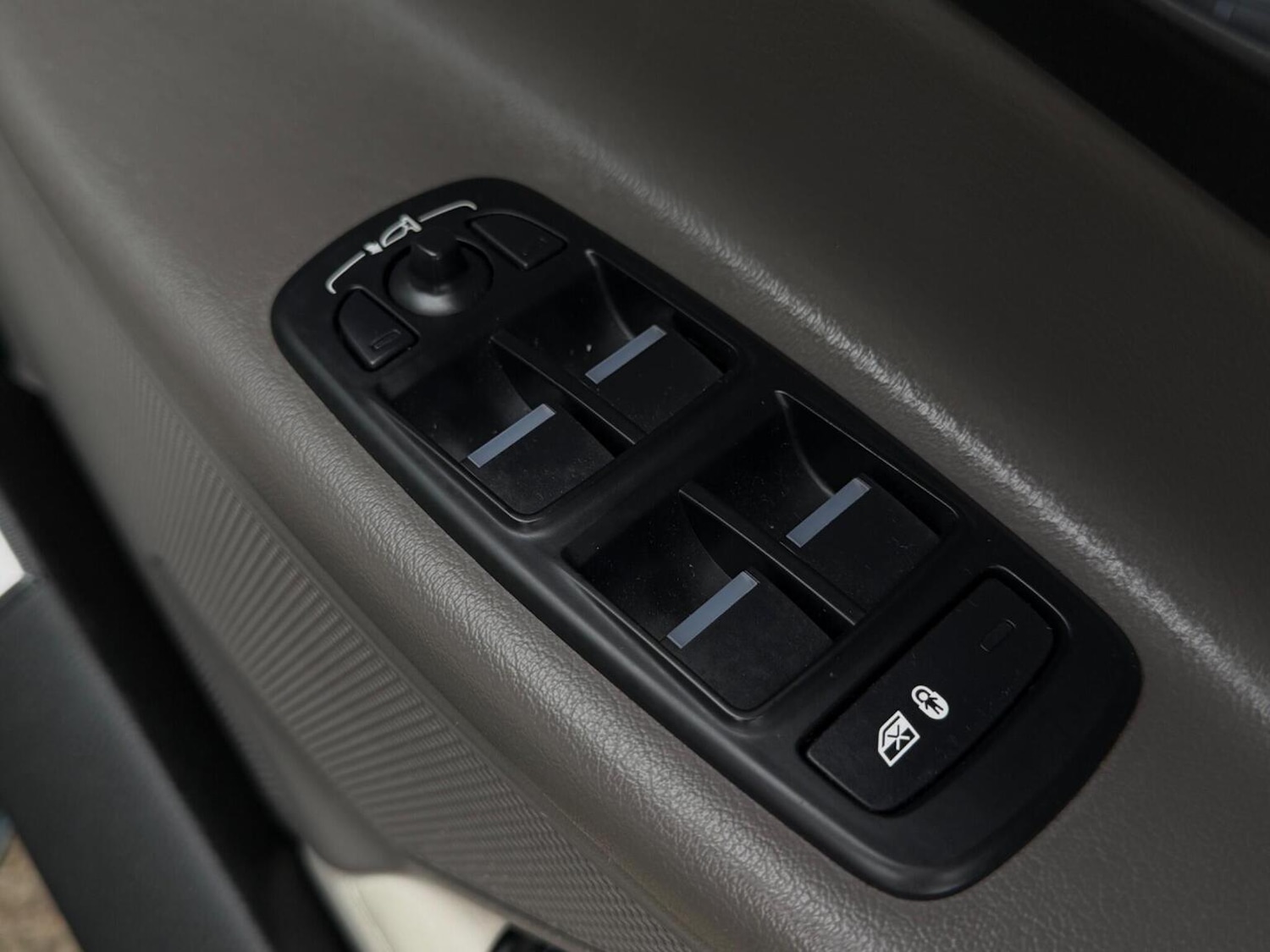 Used Jaguar XE 2015 for sale - 77807132: Photo 27