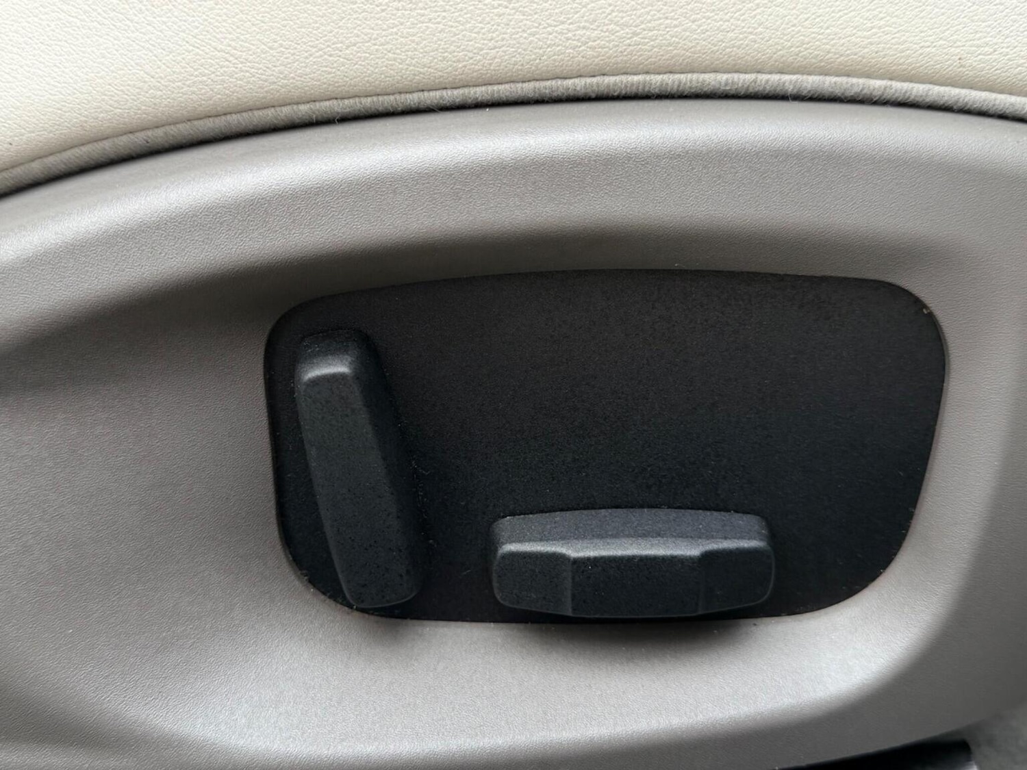 Used Jaguar XE 2015 for sale - 77807132: Photo 28