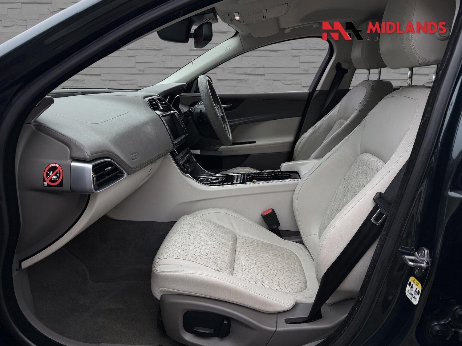 Used Jaguar XE 2015 for sale - 77807132: Photo 9