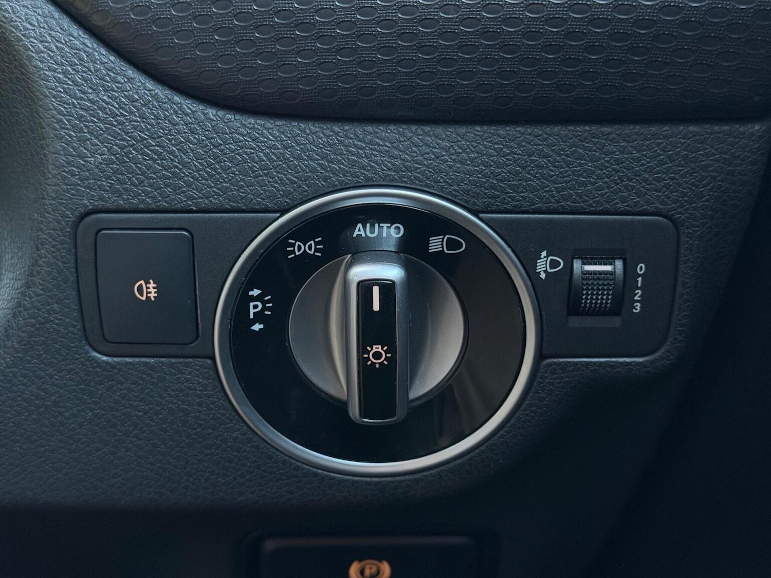 Used Mercedes-Benz A-Class 2016 for sale - 76785009: Photo 25