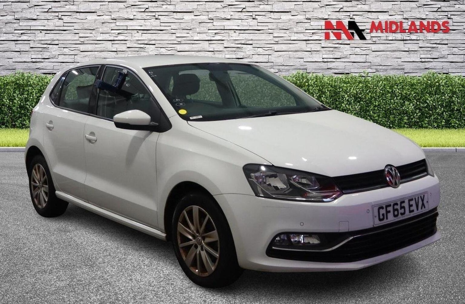 Used Volkswagen Polo 2015 for sale - 76107314: Photo 1