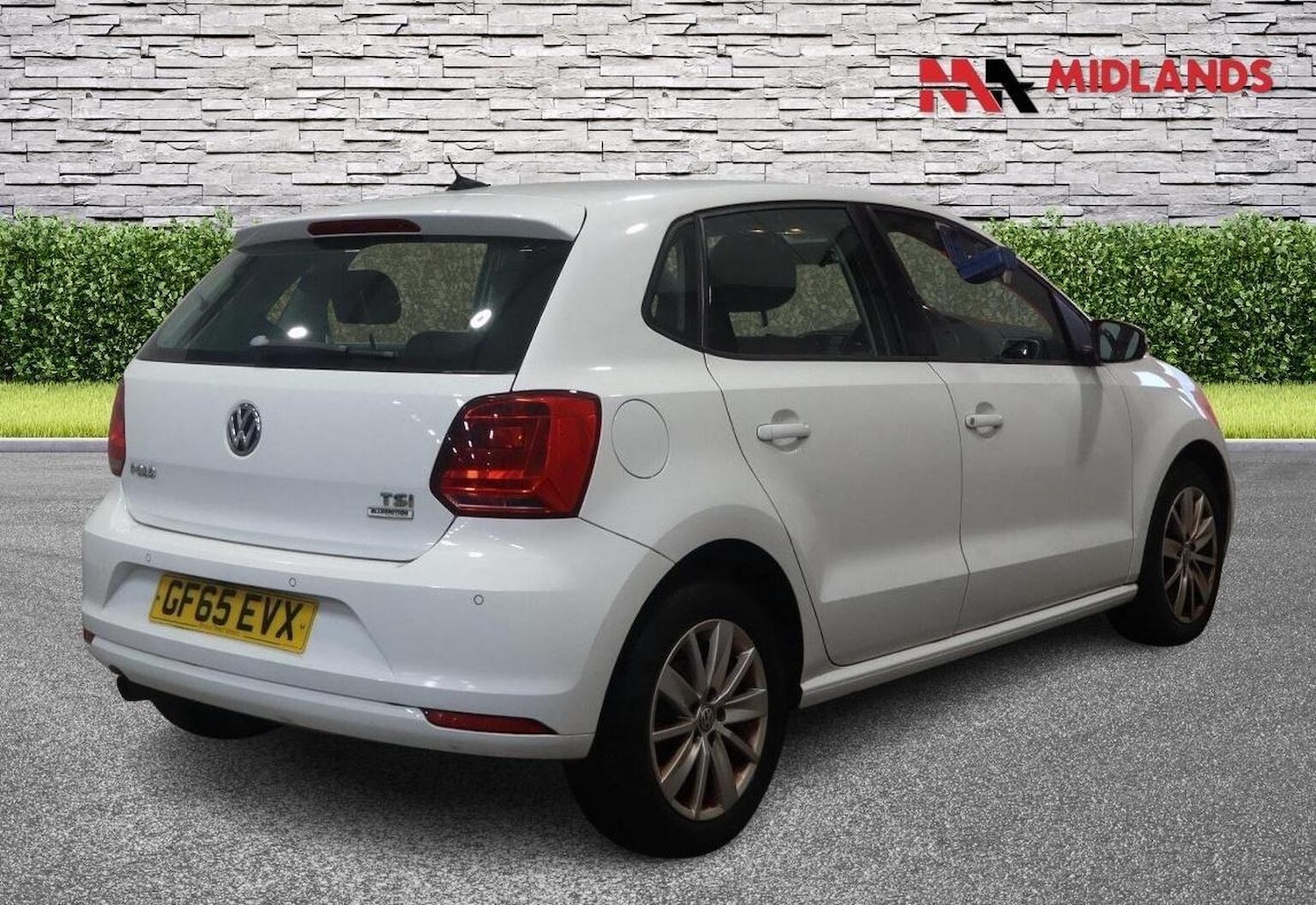 Used Volkswagen Polo 2015 for sale - 76107314: Photo 2