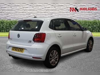 Used Volkswagen Polo 2015 for sale - 76107314: Photo 2