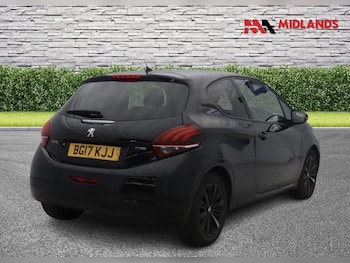 Used Peugeot 208 2017 for sale - 77822319: Photo