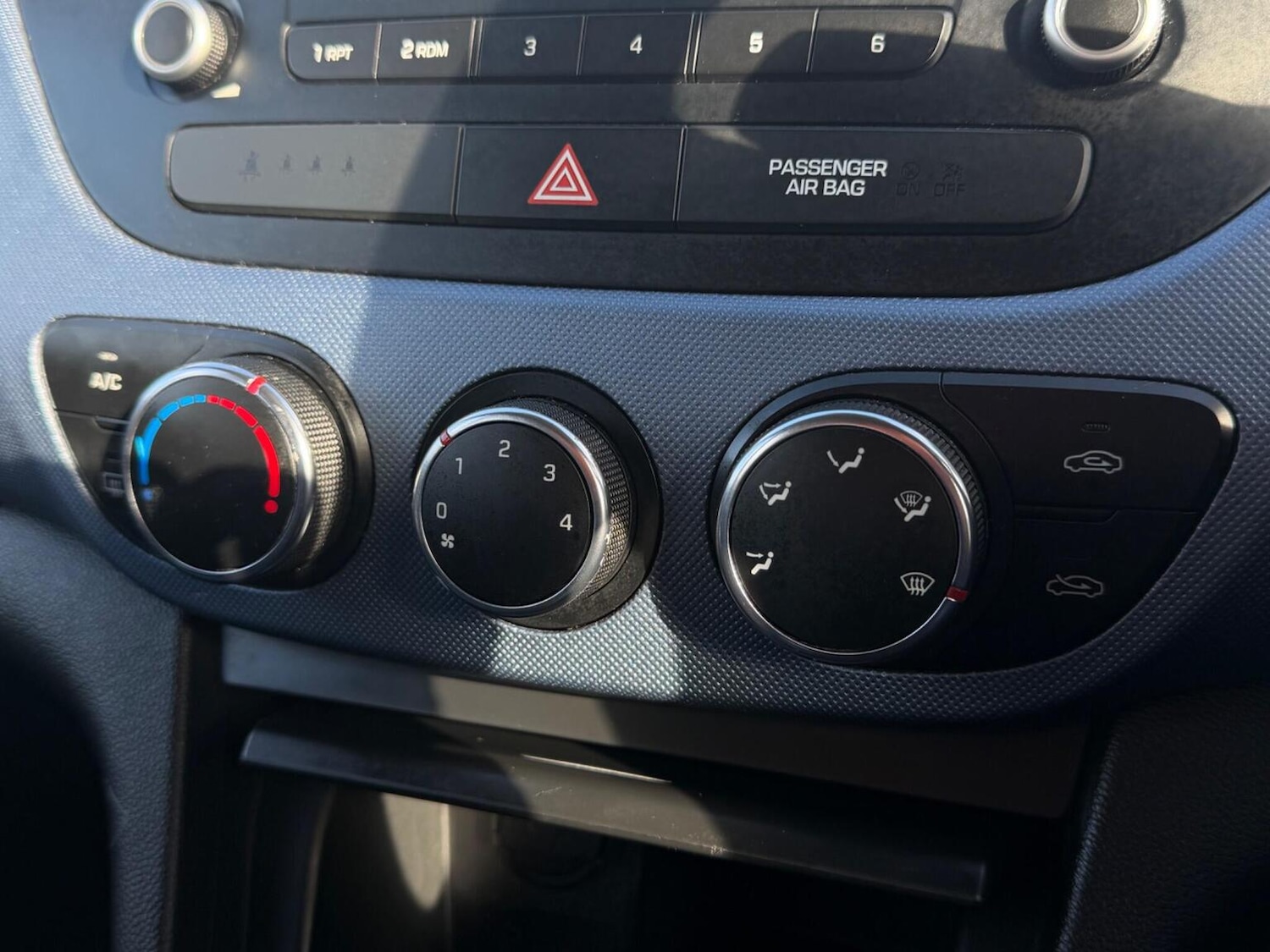 Used Hyundai i10 2014 for sale - 77997292: Photo 17