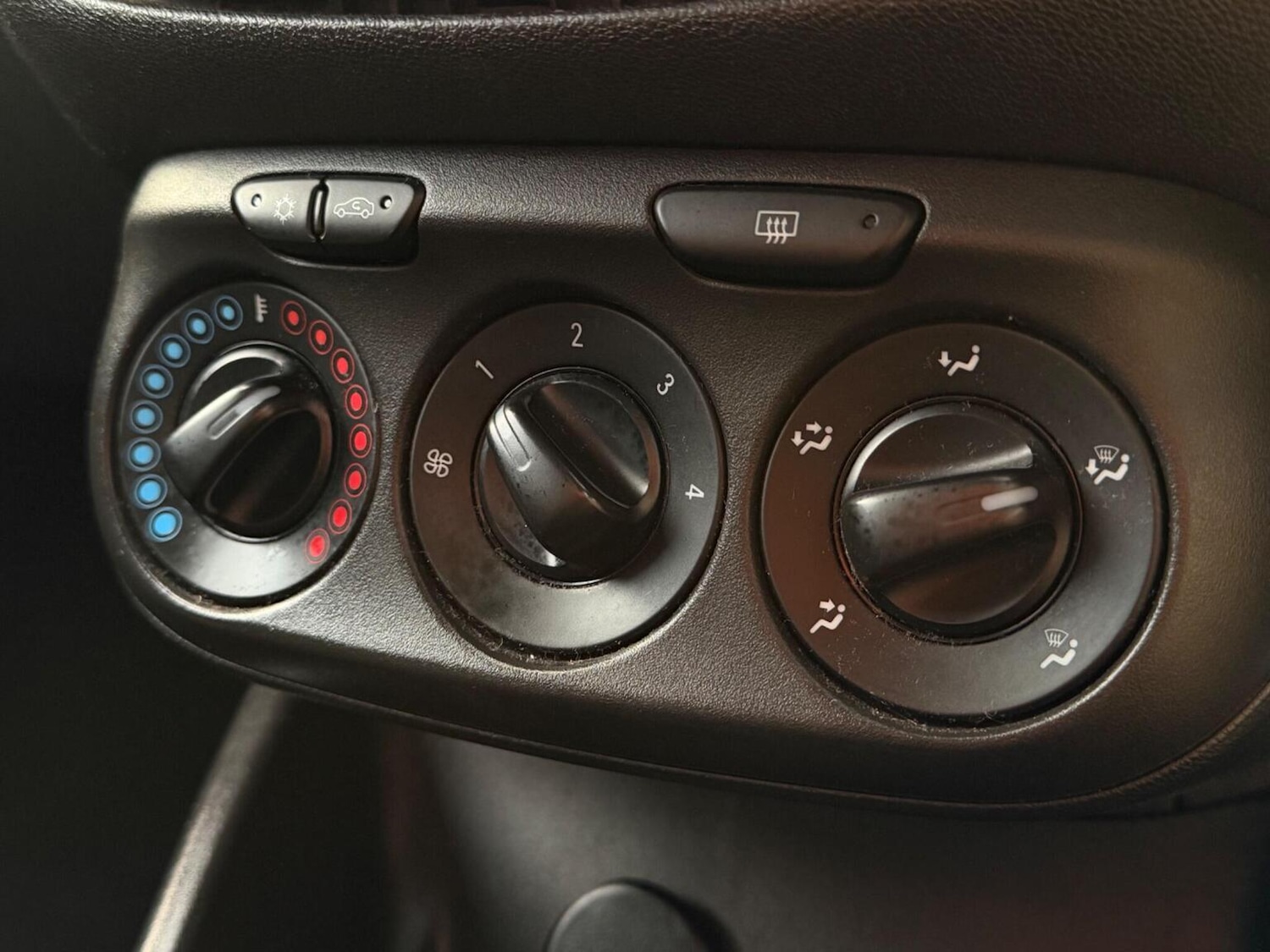 Used Vauxhall Corsa 2015 for sale - 77681755: Photo 16