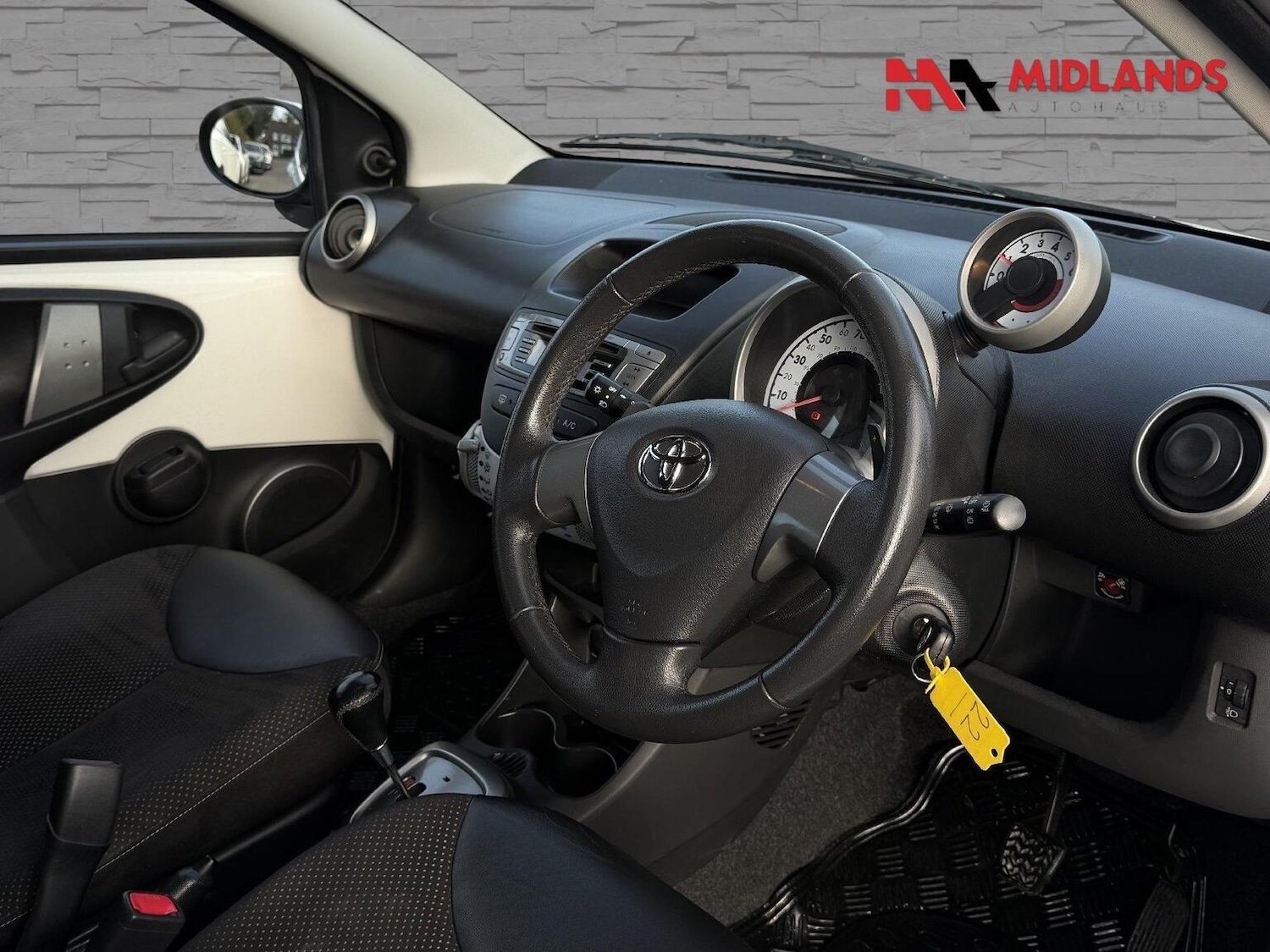 Used Toyota AYGO 2013 for sale - 77668490: Photo 10