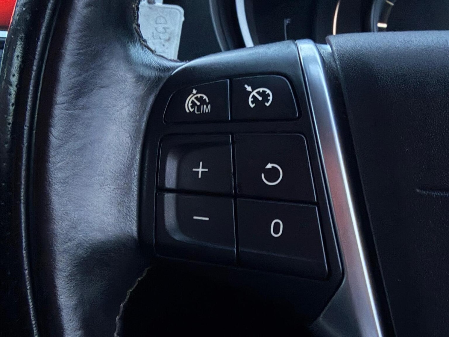 Used Volvo V40 2017 for sale - 77385343: Photo 17