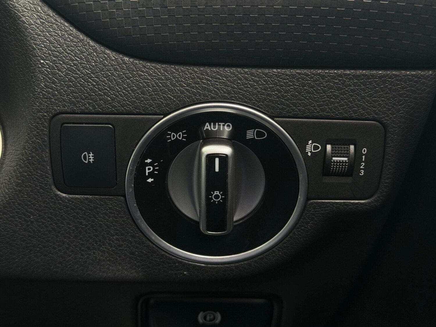 Used Mercedes-Benz A-Class 2015 for sale - 78155377: Photo 27