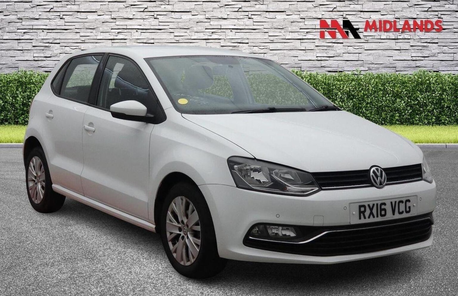 Used Volkswagen Polo 2016 for sale - 76497377: Photo 1