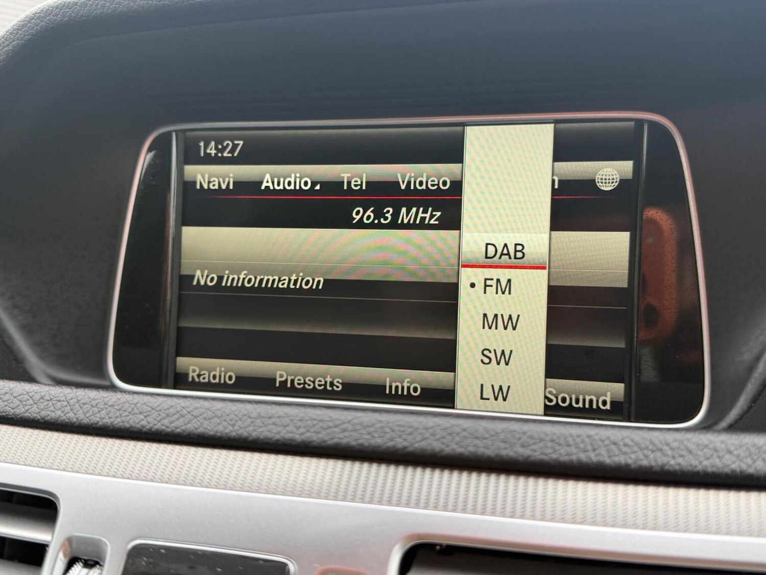 Used Mercedes-Benz E Class 2015 for sale - 77937952: Photo 17