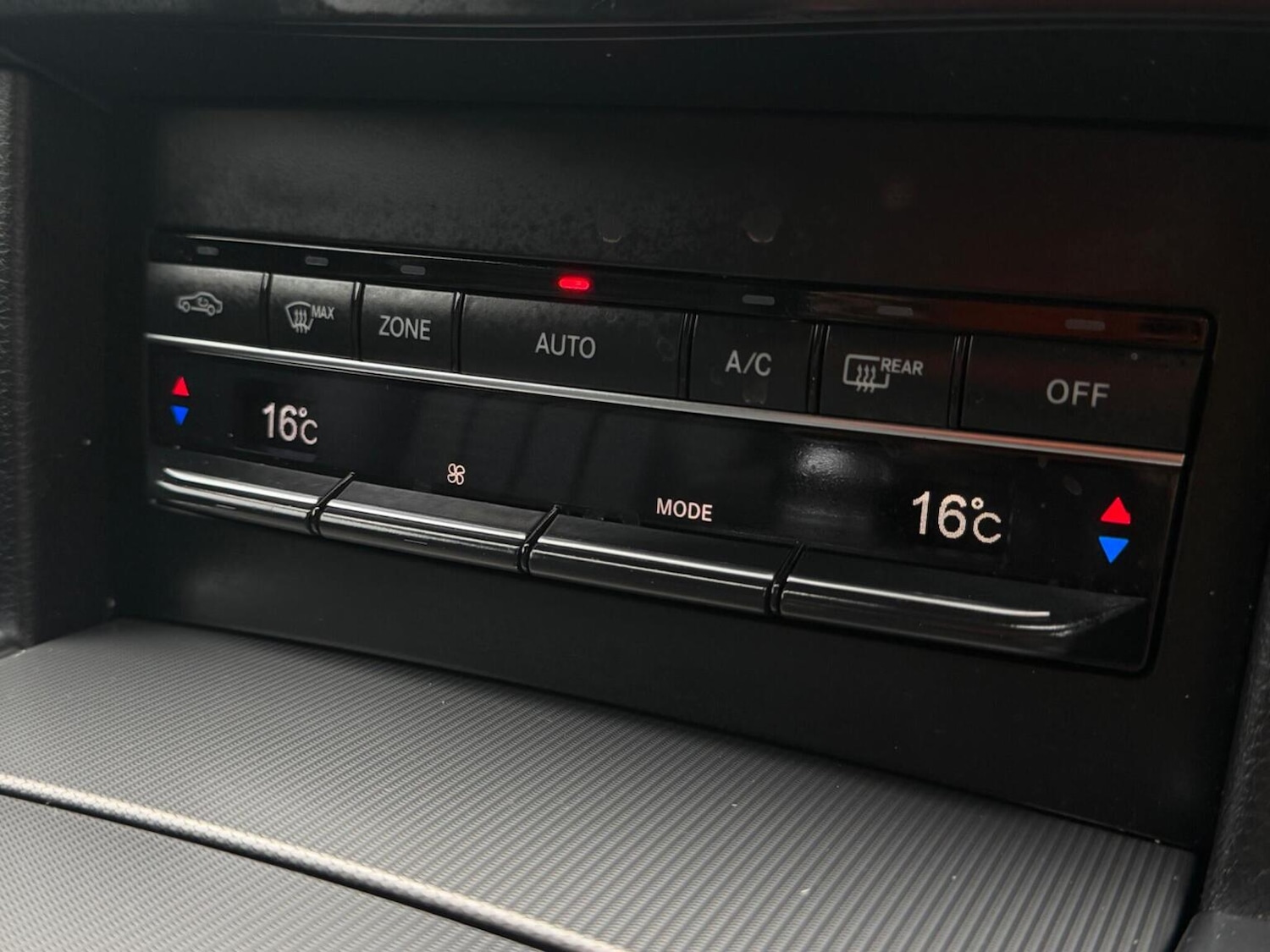 Used Mercedes-Benz E Class 2015 for sale - 77937952: Photo 19