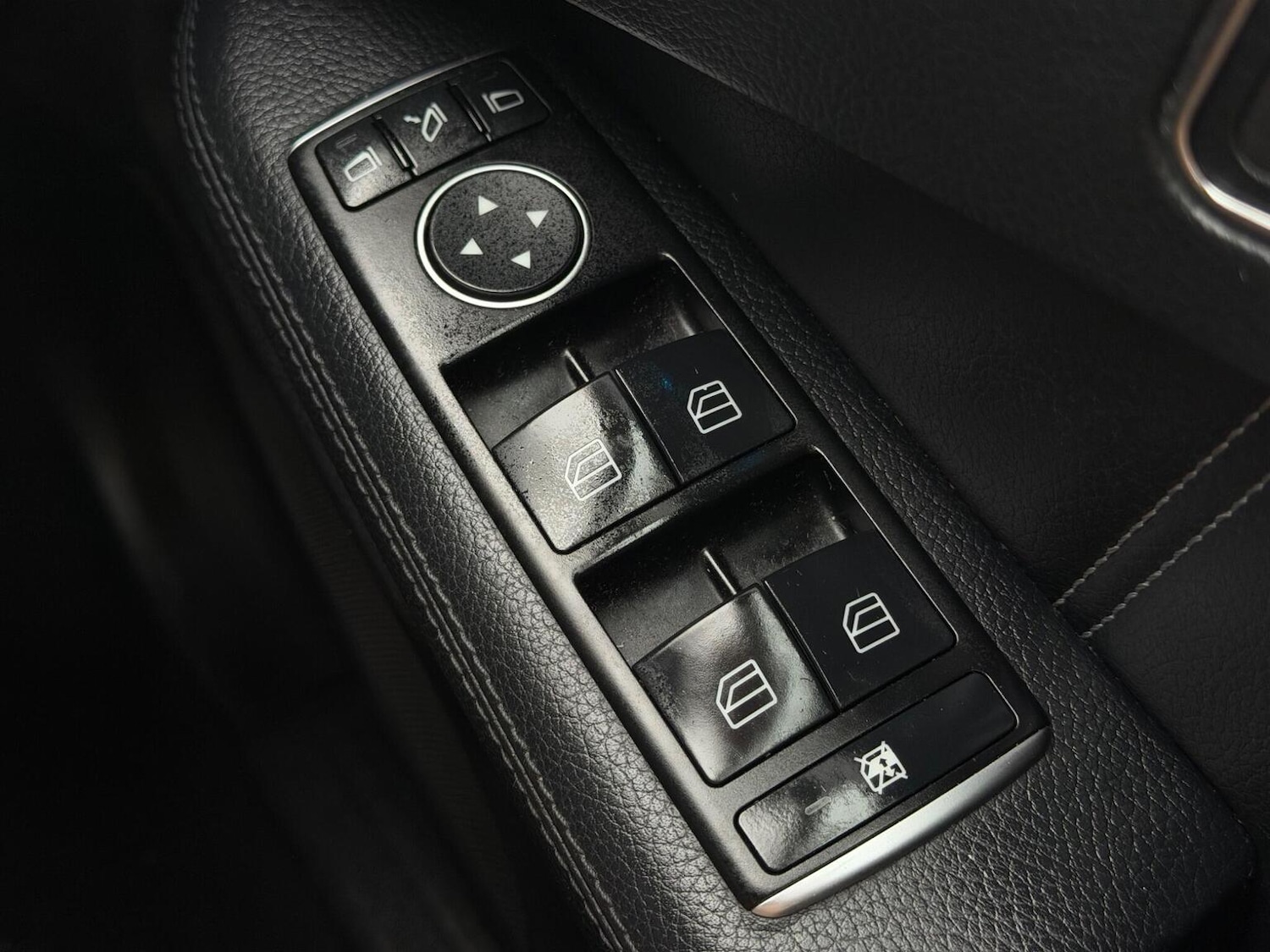 Used Mercedes-Benz E Class 2015 for sale - 77937952: Photo 25