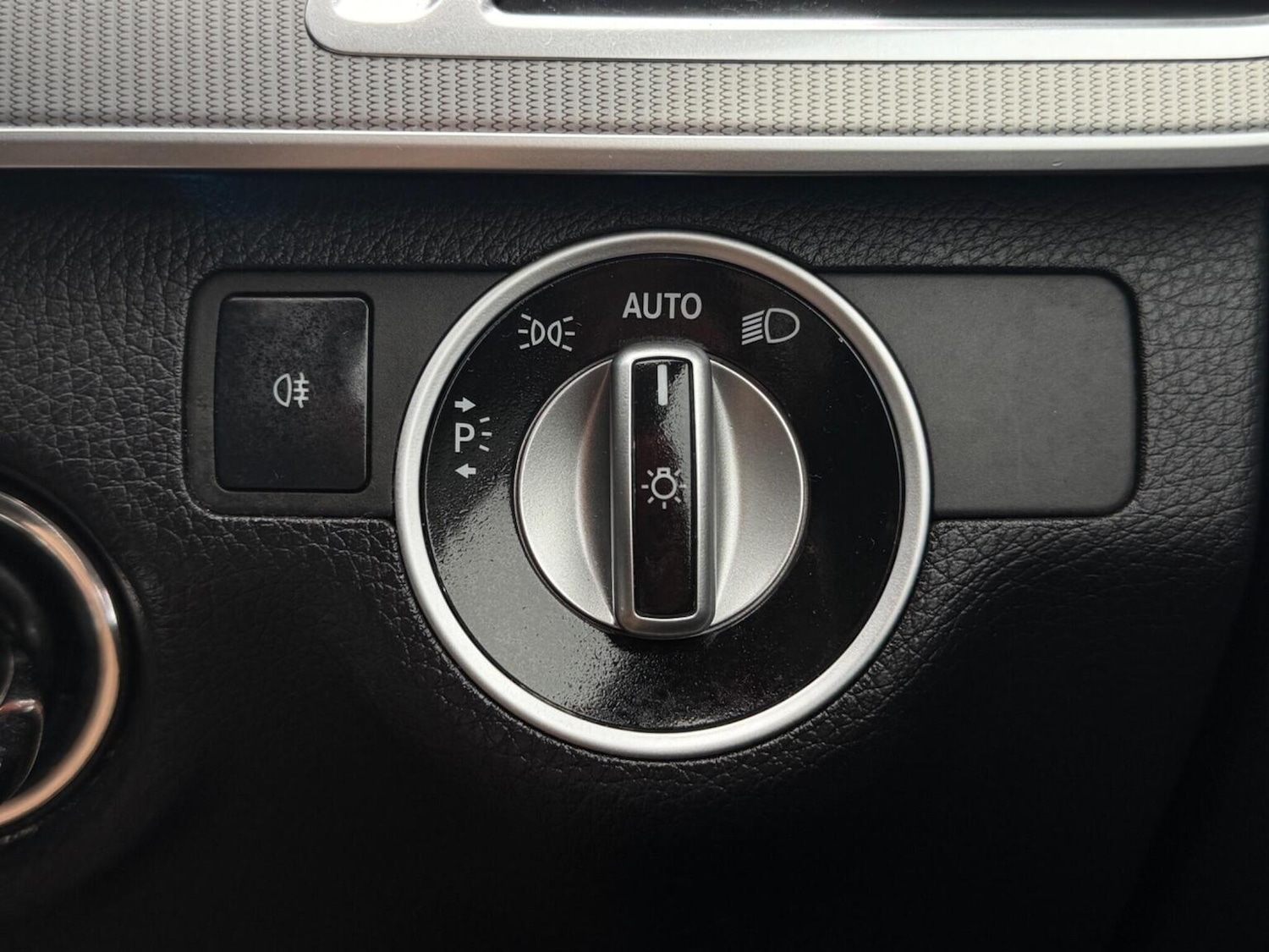 Used Mercedes-Benz E Class 2015 for sale - 77937952: Photo 26