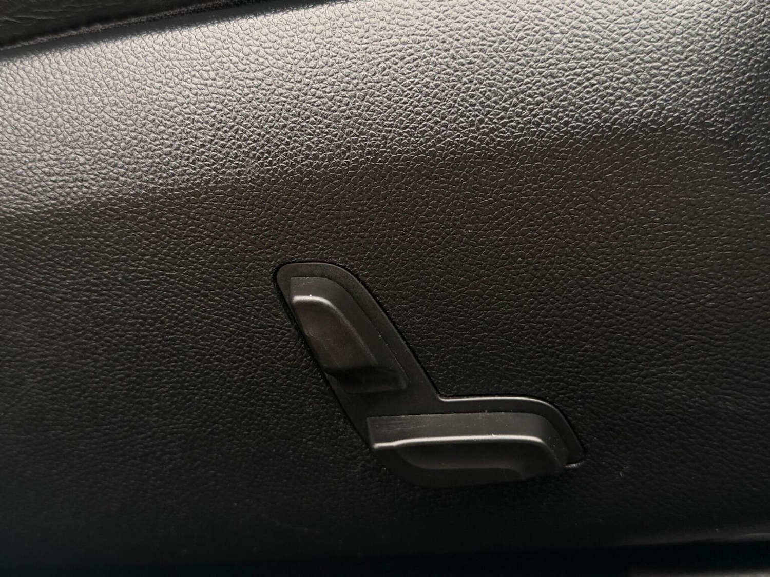 Used Mercedes-Benz E Class 2015 for sale - 77937952: Photo 29