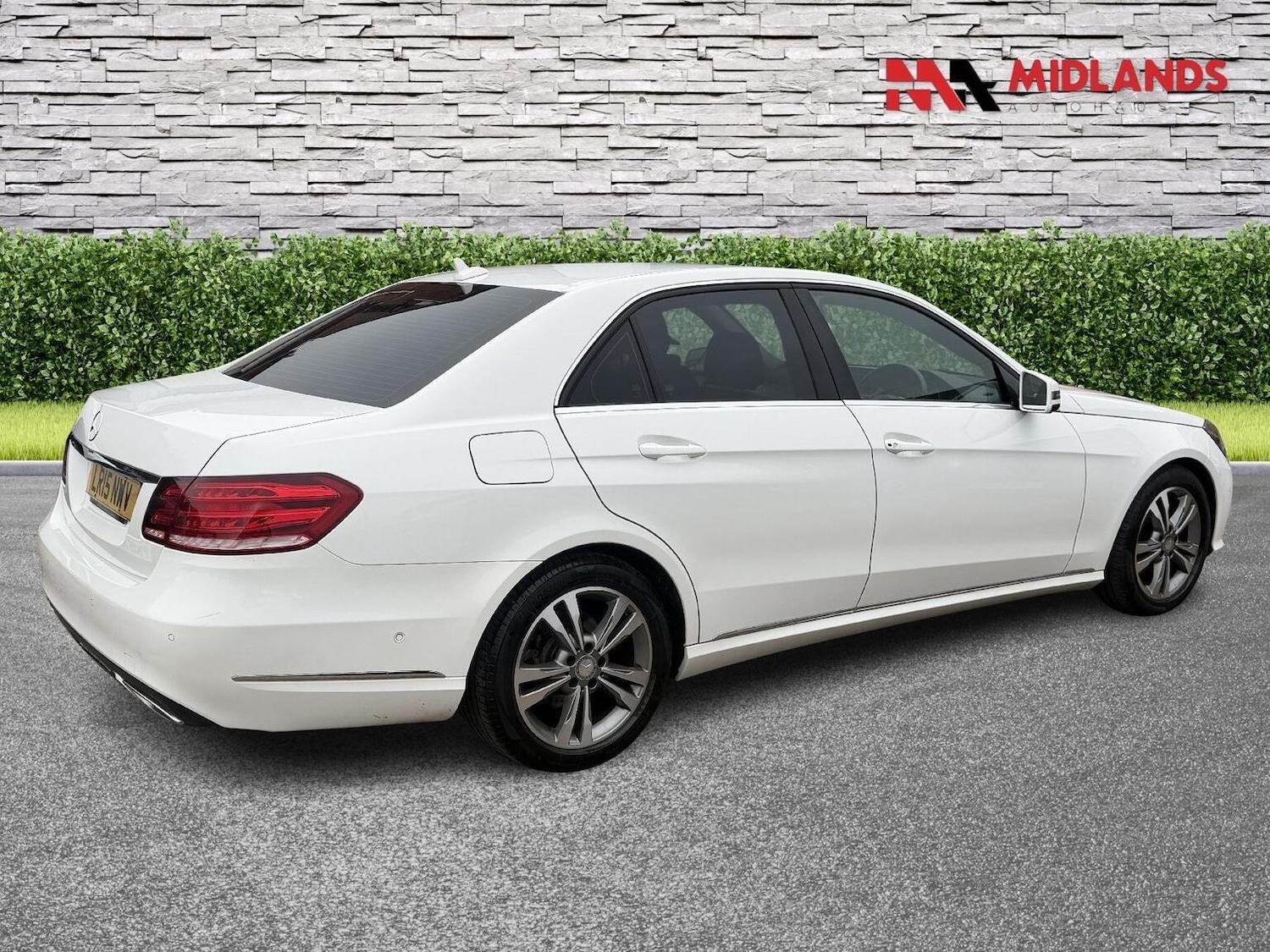 Used Mercedes-Benz E Class 2015 for sale - 77937952: Photo 3
