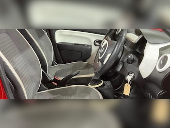 Used Renault Twingo 2015 for sale - 77643784: Photo