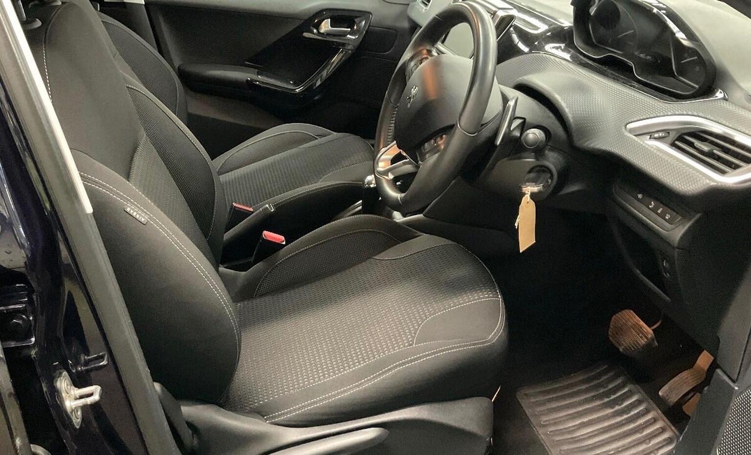 Used Peugeot 208 2016 for sale - 77715088: Photo 9