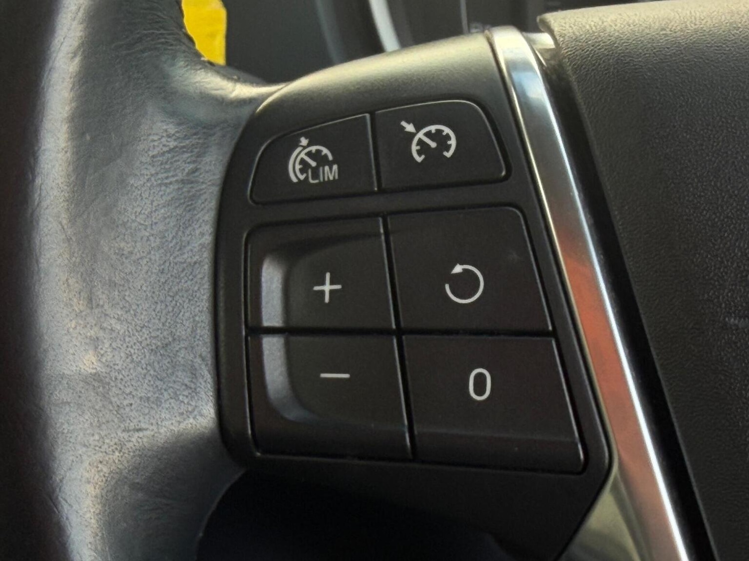 Used Volvo V40 2013 for sale - 77572756: Photo 13