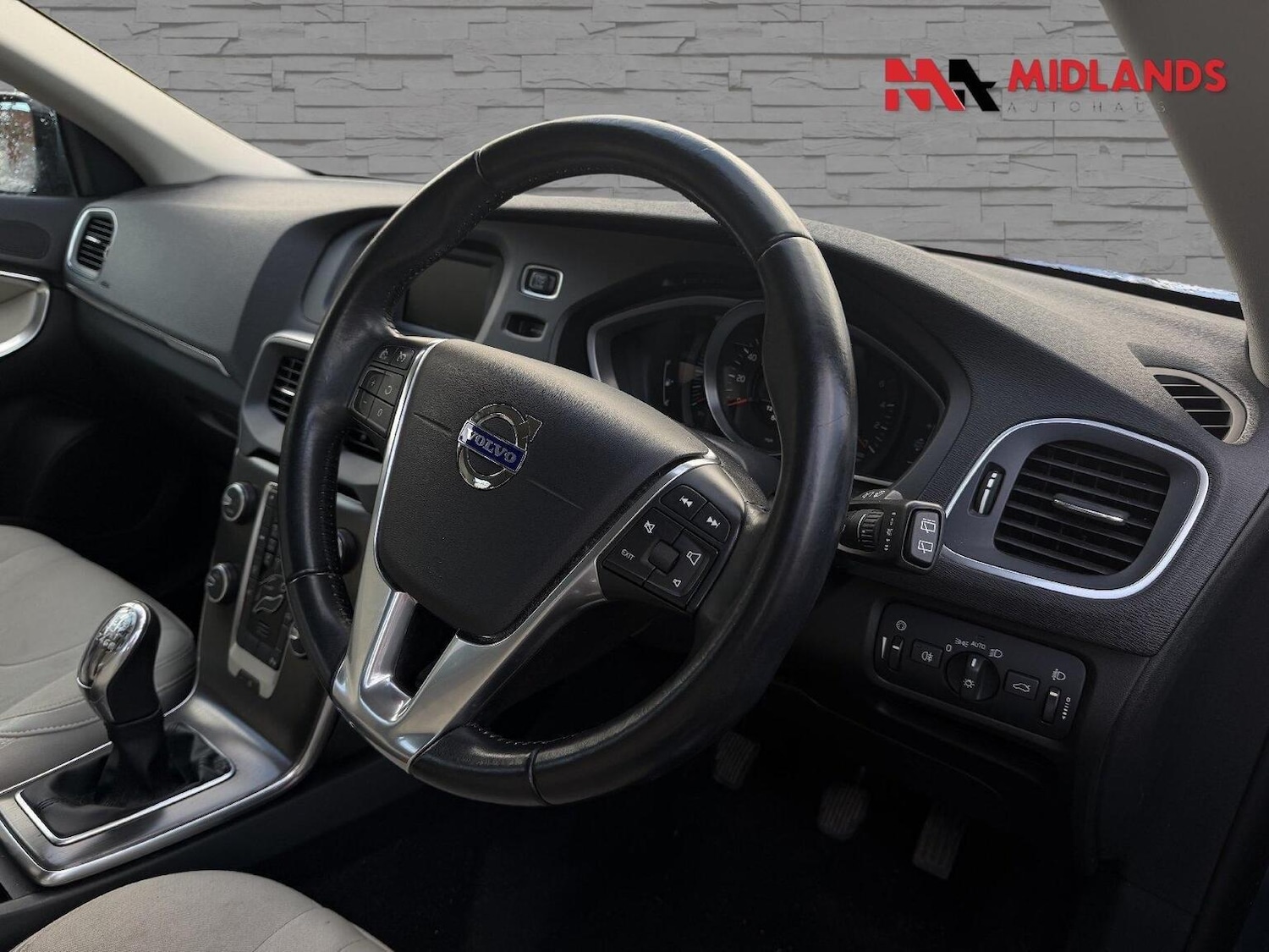 Used Volvo V40 2013 for sale - 77572756: Photo 3