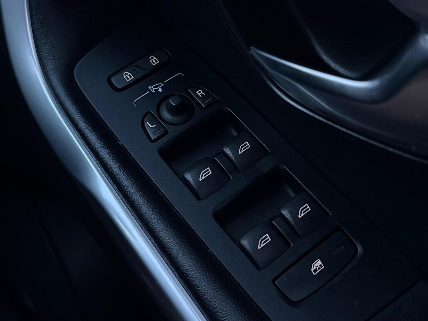 Used Volvo V40 2017 for sale - 77487206: Photo 19