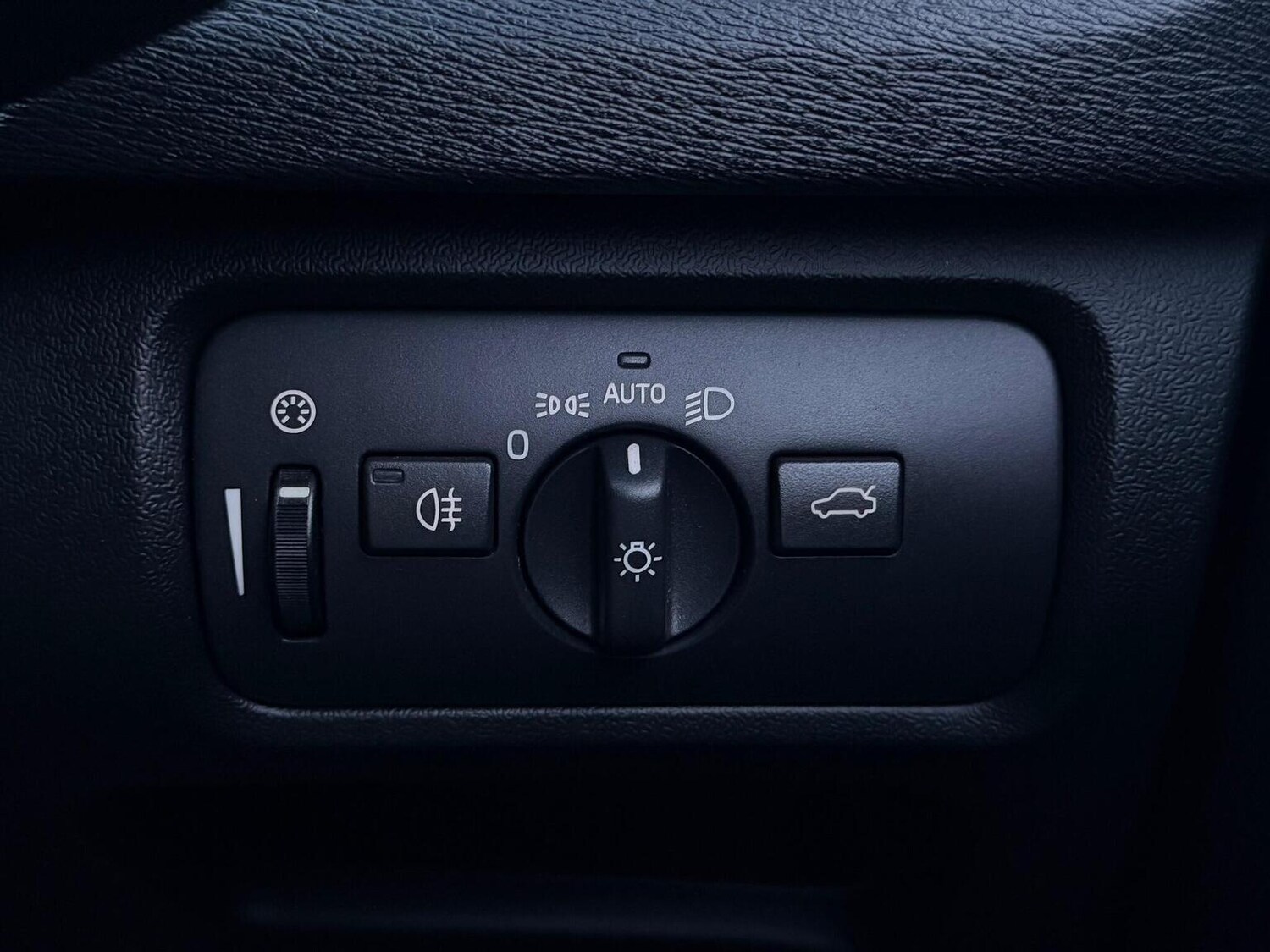 Used Volvo V40 2017 for sale - 77487206: Photo 22