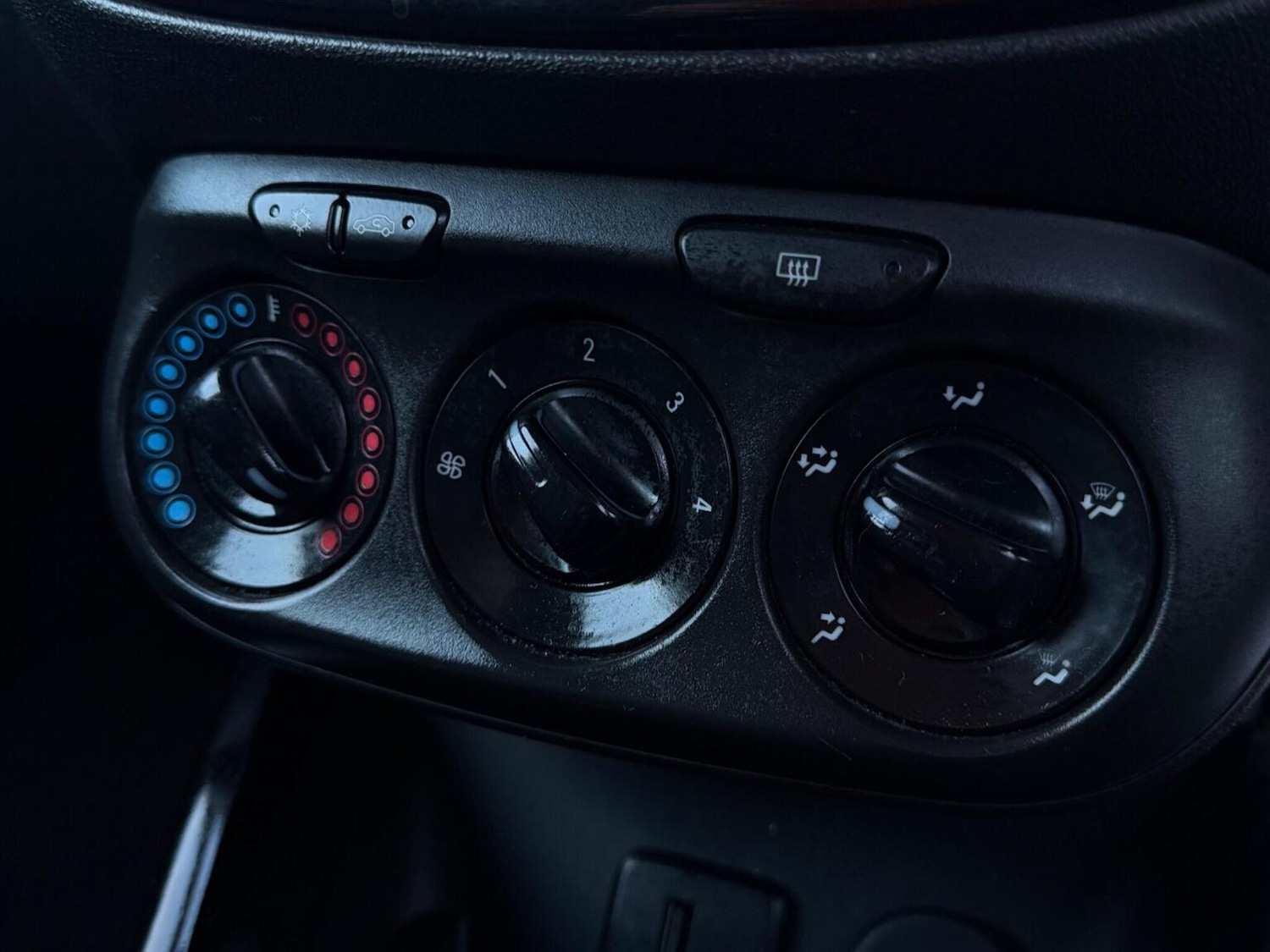 Used Vauxhall ADAM 2017 for sale - 77201177: Photo 11