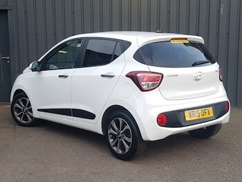 Used Hyundai i10 2019 for sale - 77695068: Photo