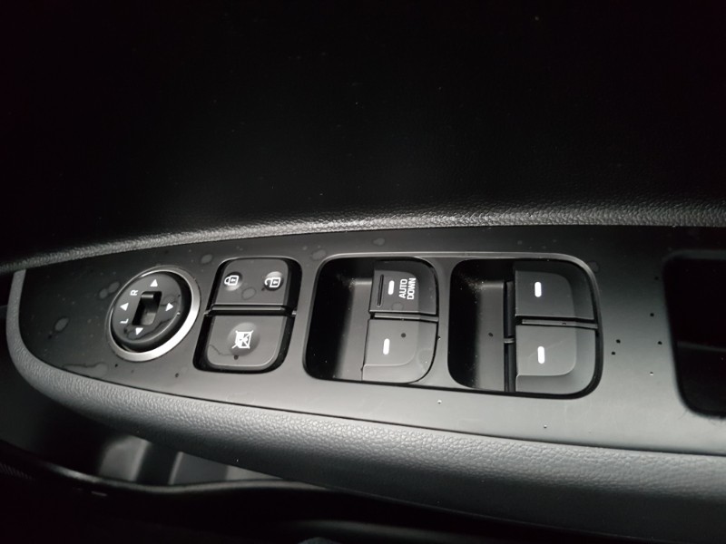 Used Hyundai i10 2018 for sale - 77960459: Photo 12