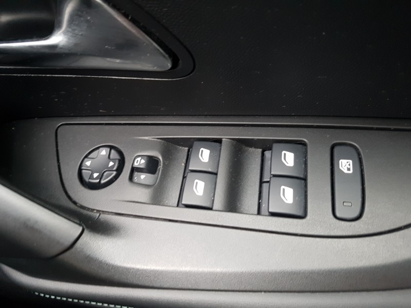 Used Peugeot 2008 2021 for sale - 78079869: Photo 12