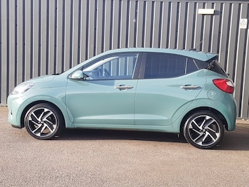 Used Hyundai i10 2023 for sale - 77664211: Photo