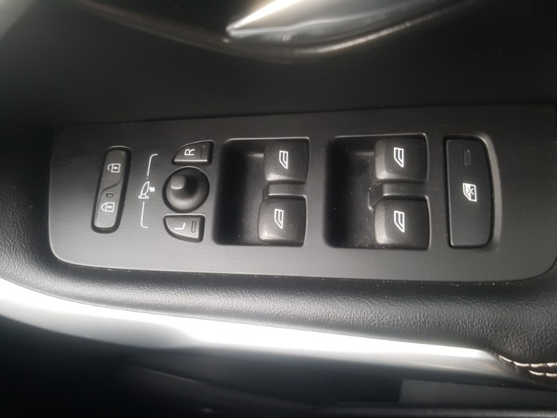 Used Volvo V40 2018 for sale - 76628955: Photo 12