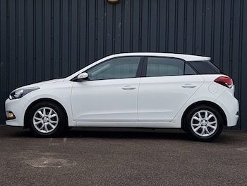 Used Hyundai i20 2017 for sale - 78455913: Photo