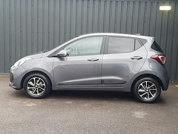 Used Hyundai i10 2017 for sale - 76493428: Photo