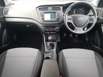Used Hyundai i20 2019 for sale - 76237894: Photo 2