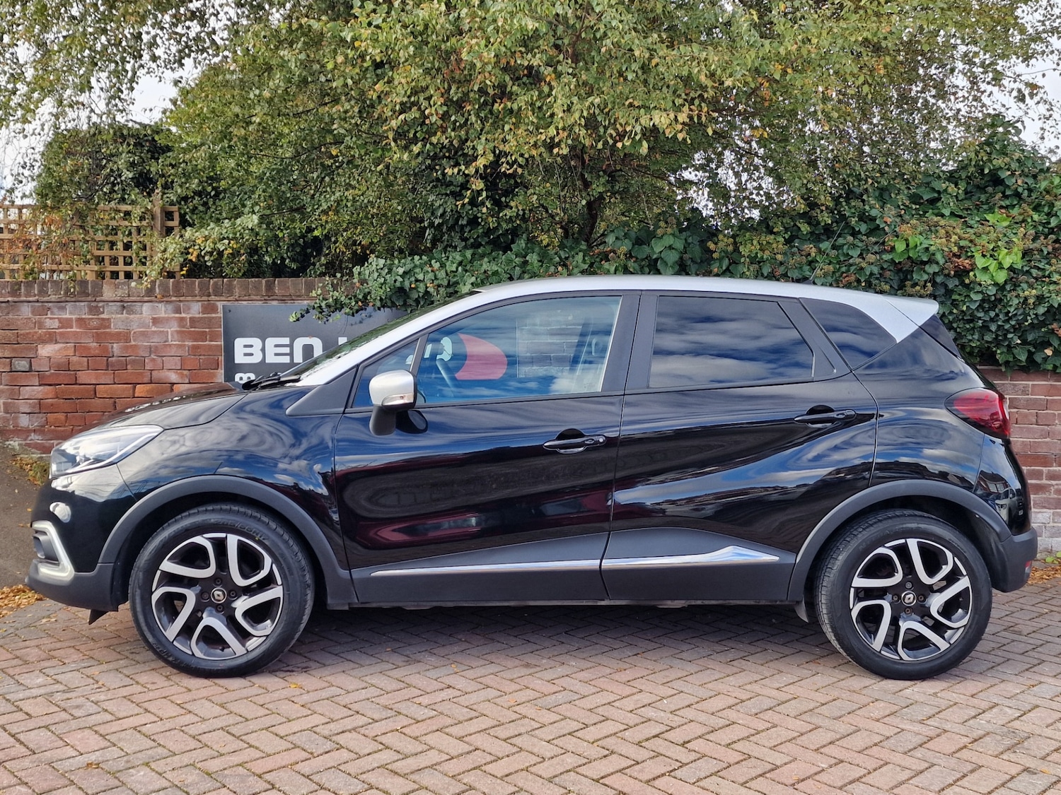 Used Renault Captur 2018 for sale - 76353683: Photo 2