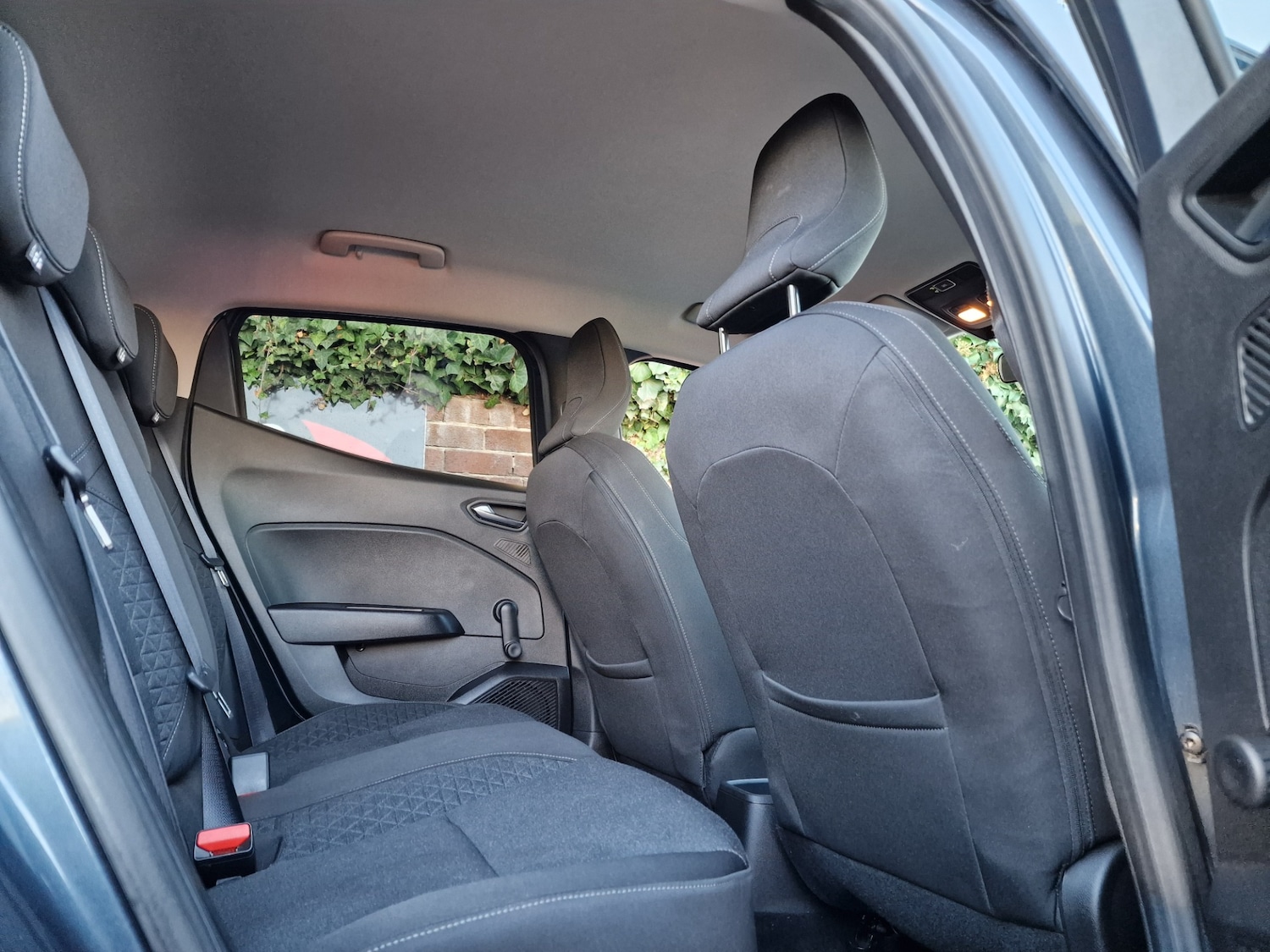 Used Renault Clio 2020 for sale - 76422124: Photo 17