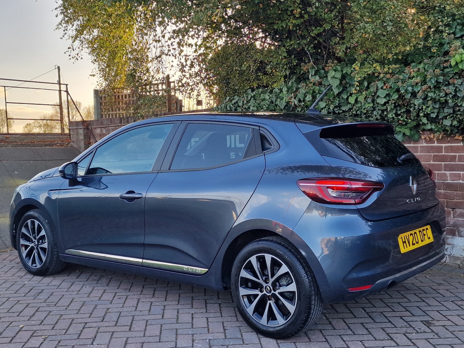 Used Renault Clio 2020 for sale - 76422124: Photo 3