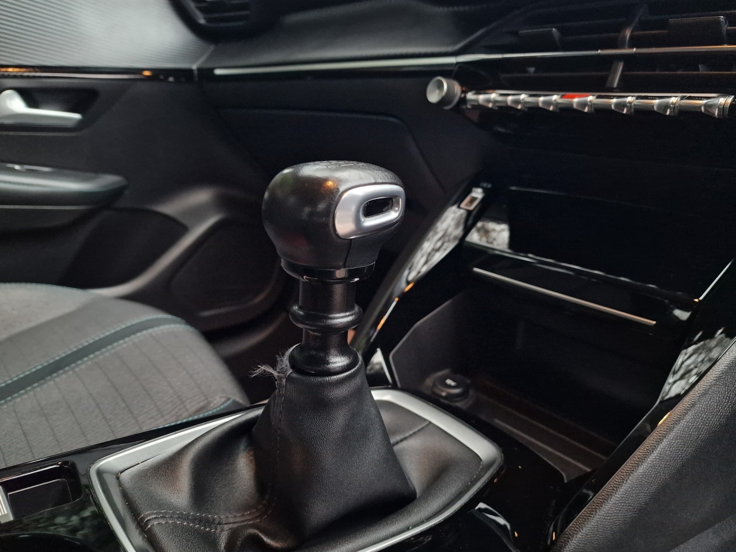 Used Peugeot 208 2020 for sale - 77034018: Photo 11