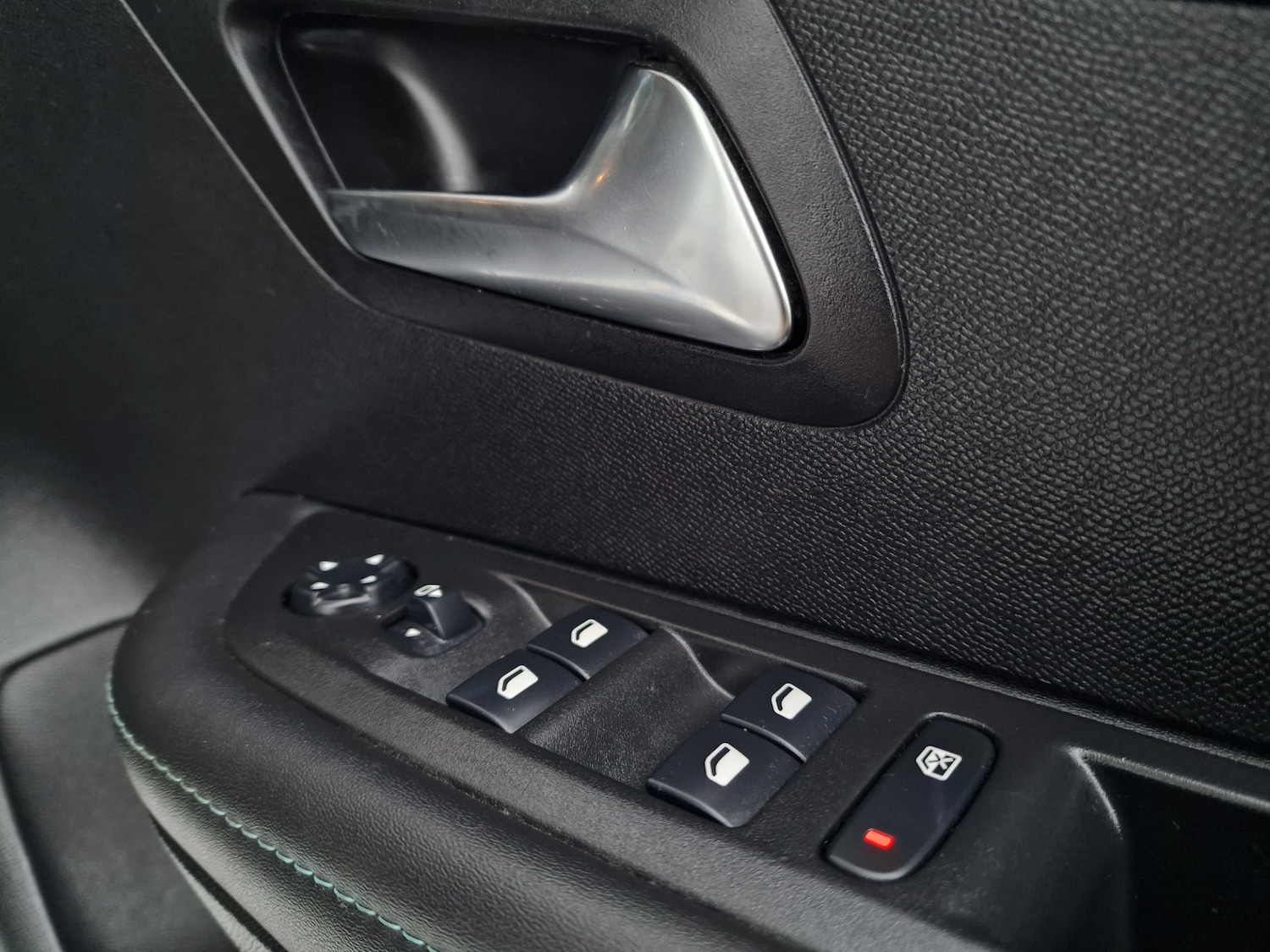 Used Peugeot 208 2020 for sale - 77034018: Photo 13