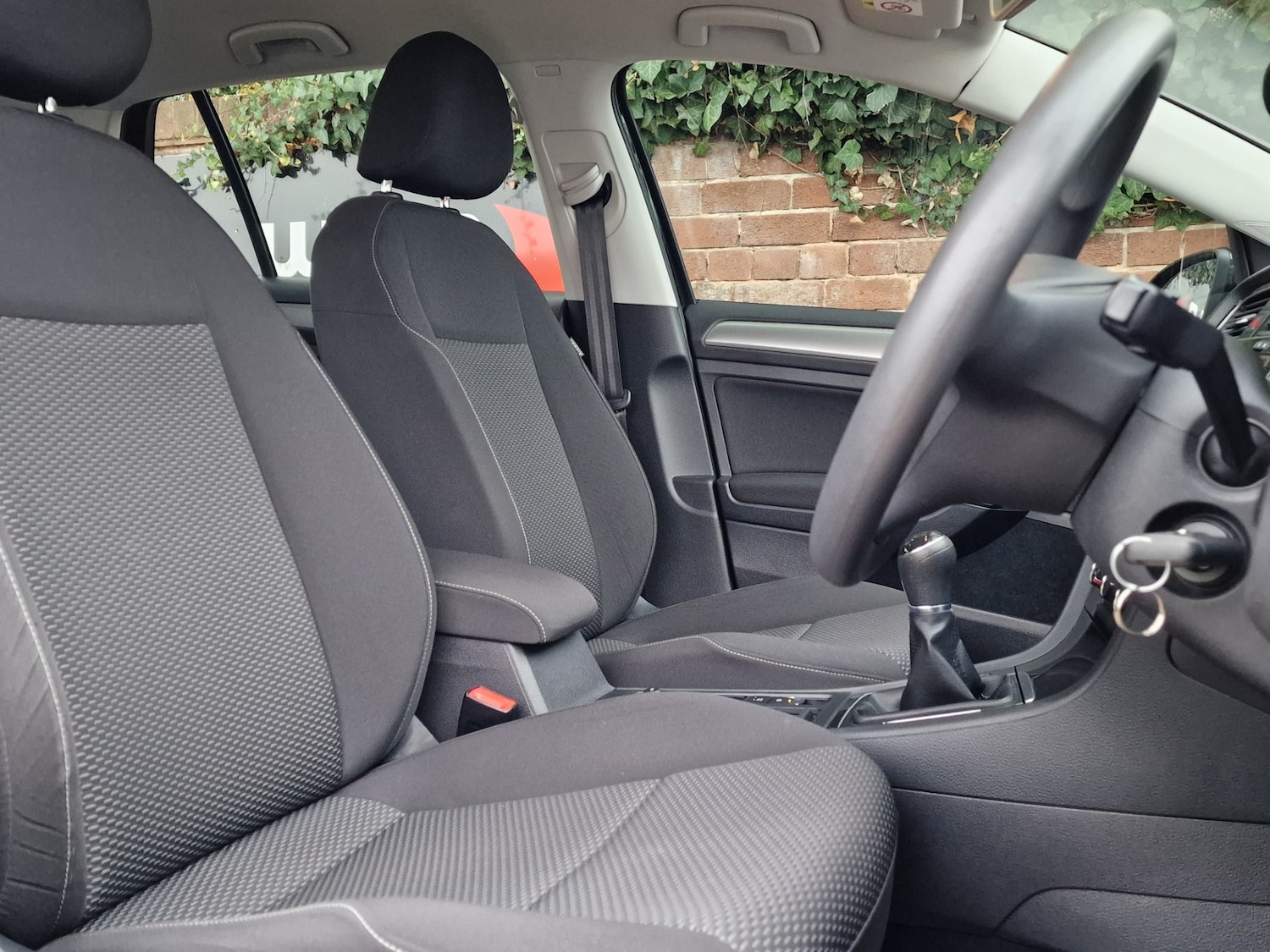 Used Volkswagen Golf 2017 for sale - 76603853: Photo 10