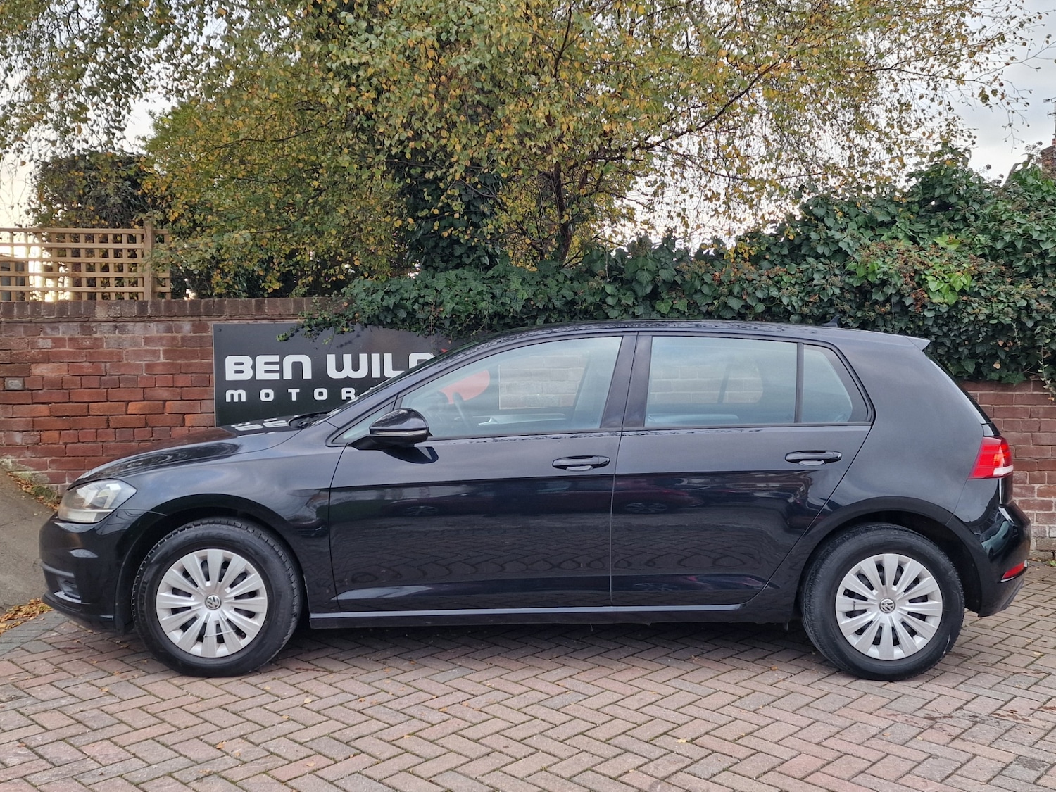 Used Volkswagen Golf 2017 for sale - 76603853: Photo 2