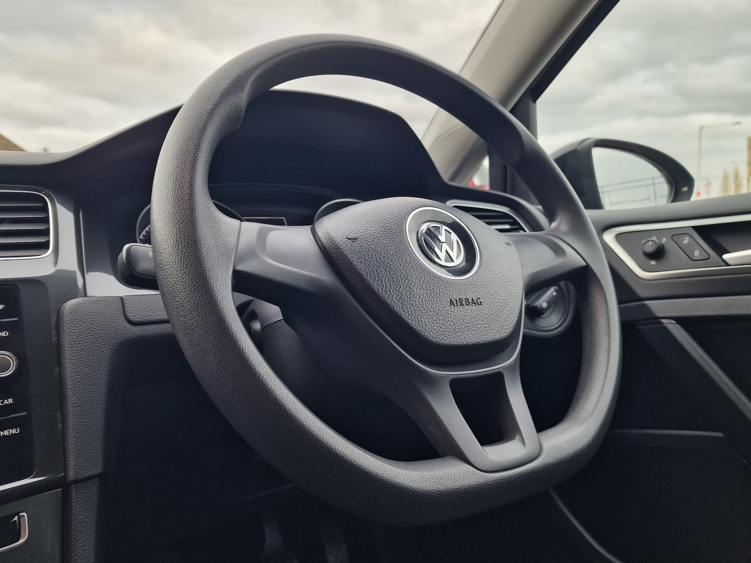 Used Volkswagen Golf 2017 for sale - 76603853: Photo 30