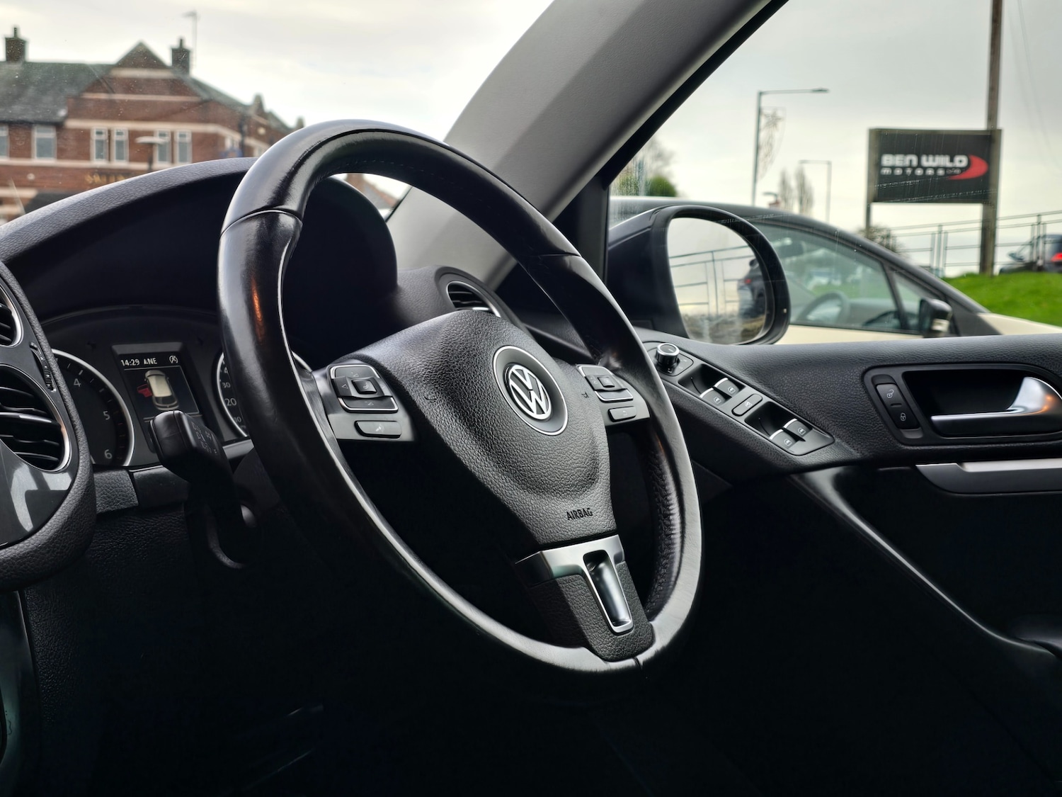 Used Volkswagen Tiguan 2014 for sale - 76859901: Photo 22